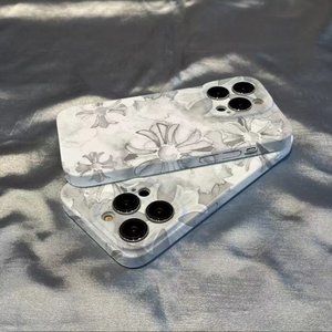 The new iPhone 14 case  Express shipping  Guaranteed refund